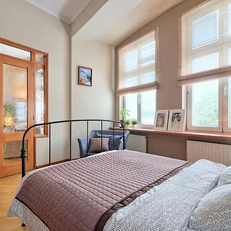 Spacious Walnut 公寓 *