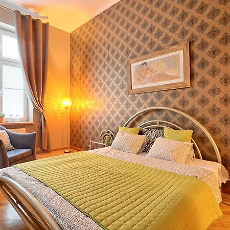 Spacious Walnut Διαμέρισμα Krasków